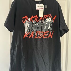 Uniqlo Black Short Sleeve Tee Jujutsu Kaisen Graphic Design